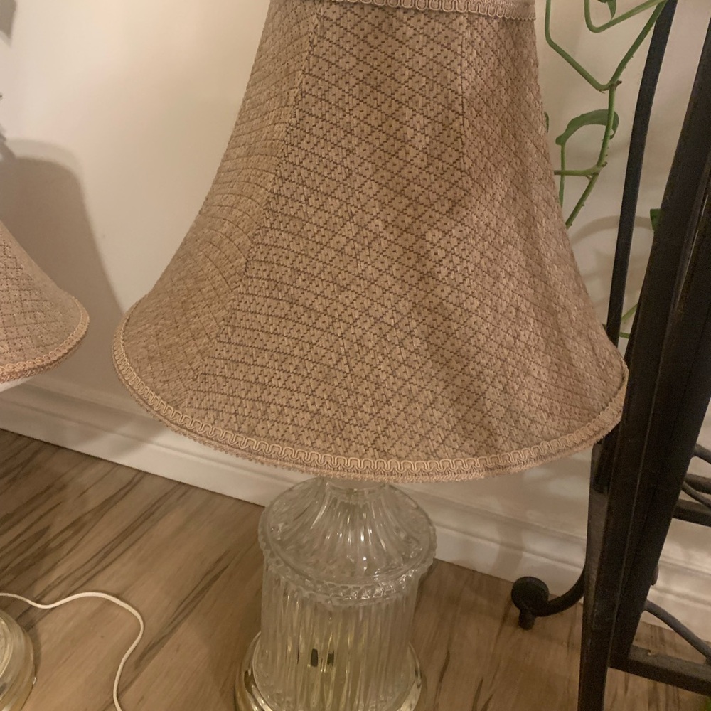 Two modern living room lamps in glass and soft fabric shade - Picture 4 of 12